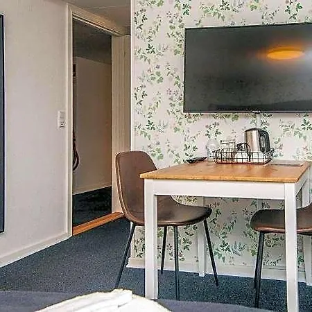 4 Person In *